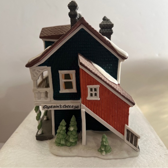 Department 56 New England Village Series Captains Cottage 1990 Christmas Village - Picture 3 of 11